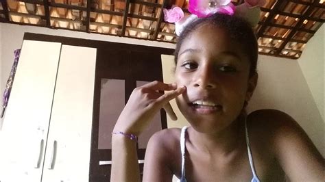 Amiichan novinha gostosa fodendo com dois .